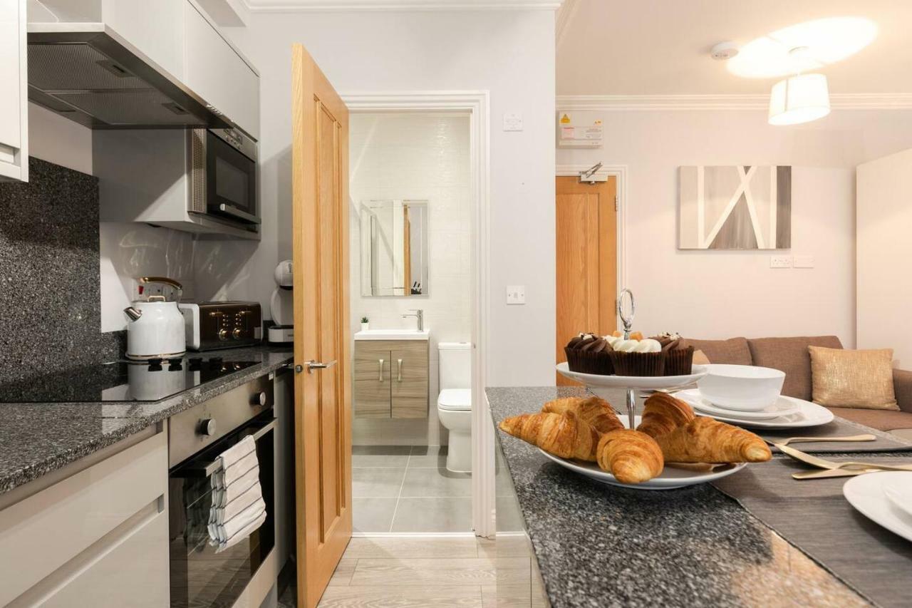 Berkshire Apartment 11Helena House Lux Studio Apartment ريدينج المظهر الخارجي الصورة
