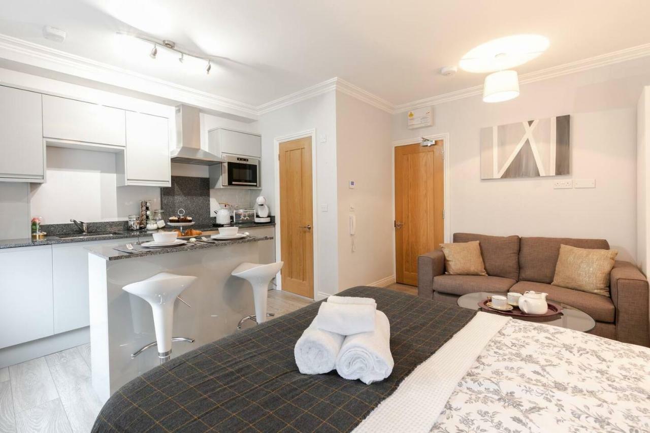 Berkshire Apartment 11Helena House Lux Studio Apartment ريدينج المظهر الخارجي الصورة
